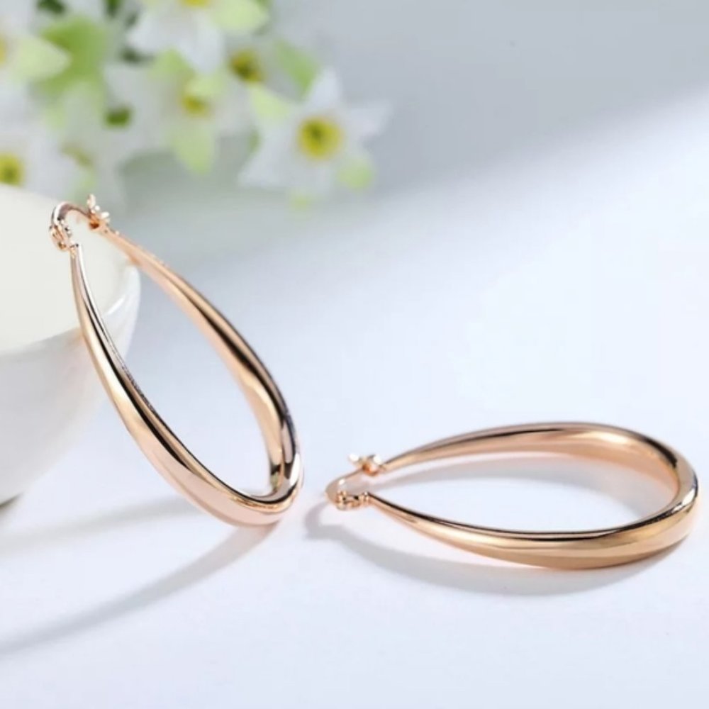 NEW 18K Rose Gold 1.5'' Oval Hoop Earrings - Picture 7 of 9